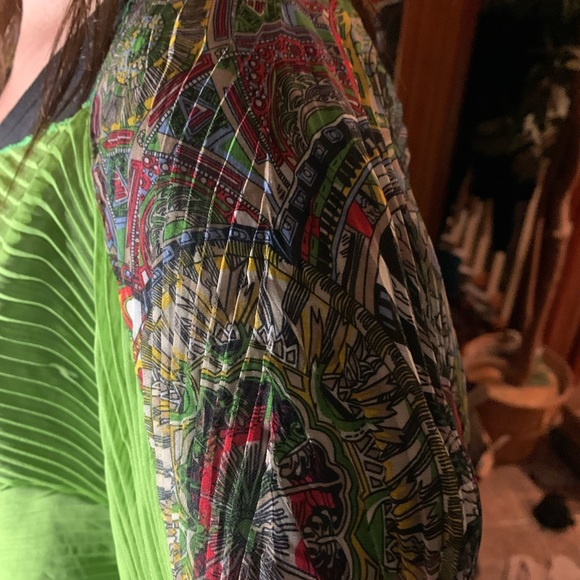 Bright multi colored pullover cape - Picture 5 of 11